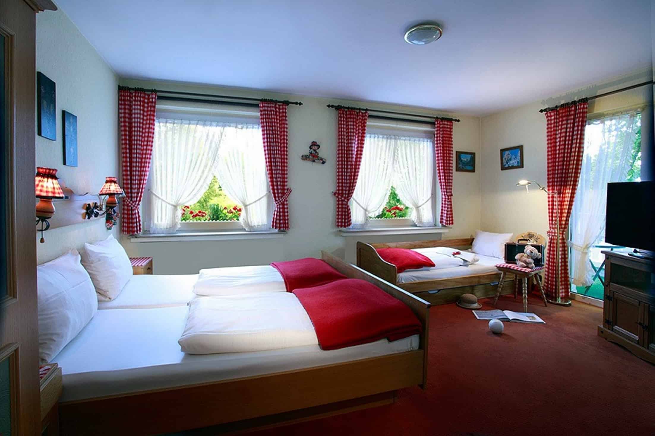 Hasenjaeger-Einbeck-Dreibettzimmer-14854